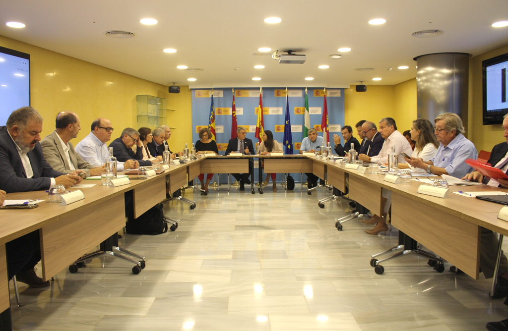 La CHS asegura el agua para abastecimiento gracias a los recursos del Taibilla, el ATS y la desalación